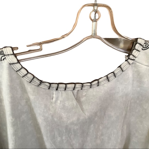 3/4 sleeve of comfy stretchy 100% cotton top in off white and black. - Picture 5 of 16